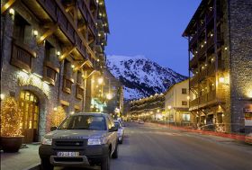 Relax during your December ski vacation with a spa session at the Sport Hotel Hermitage.