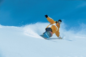 Free skiing and snowboarding is available in Big White early season lodging packages.